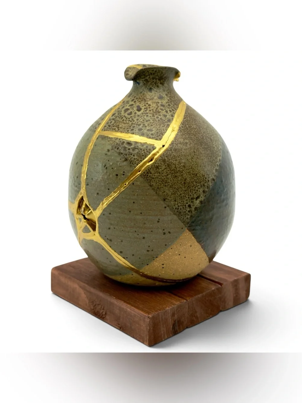 Kintsugi Vase Handmade Pottery Gold Crack Art Personal Growth Anniversary Gift